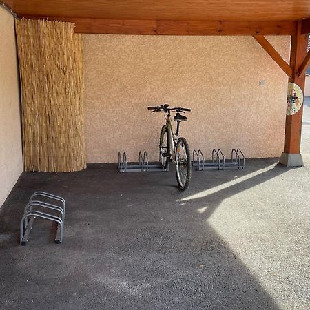 Le Double C Bed & Breakfast Saint-Victor-de-Morestel Exterior foto