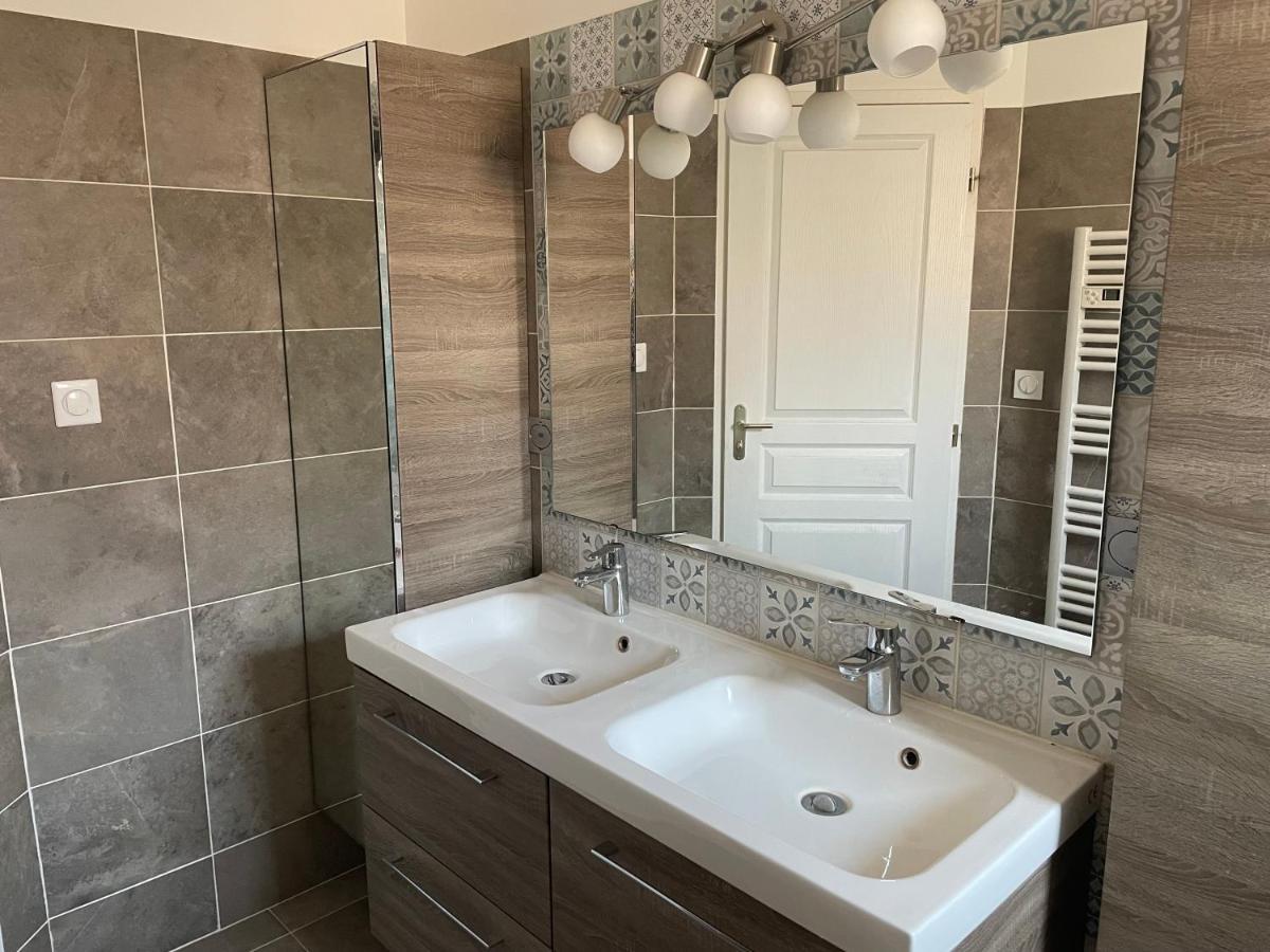 Le Double C Bed & Breakfast Saint-Victor-de-Morestel Exterior foto