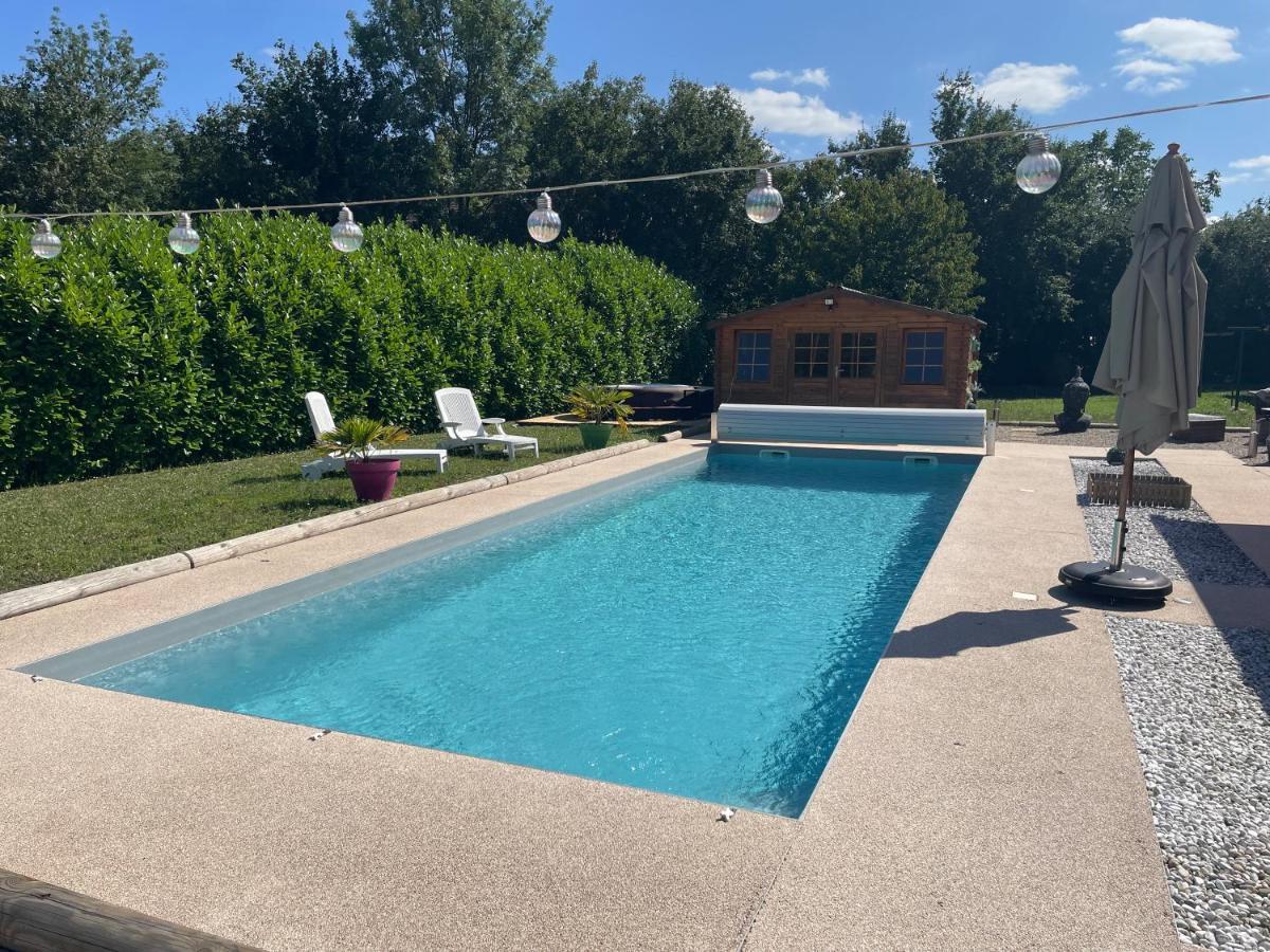 Le Double C Bed & Breakfast Saint-Victor-de-Morestel Exterior foto