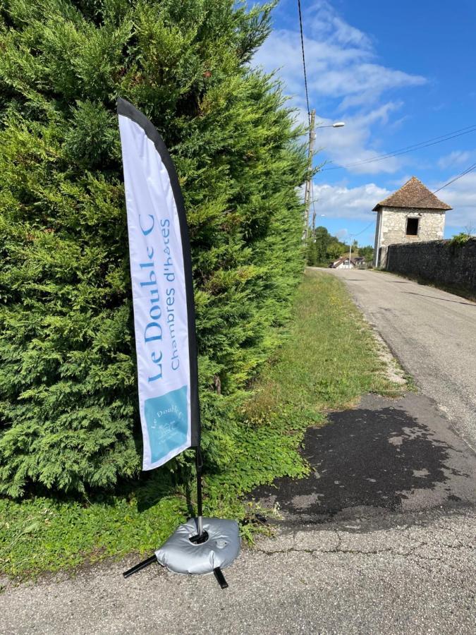 Le Double C Bed & Breakfast Saint-Victor-de-Morestel Exterior foto