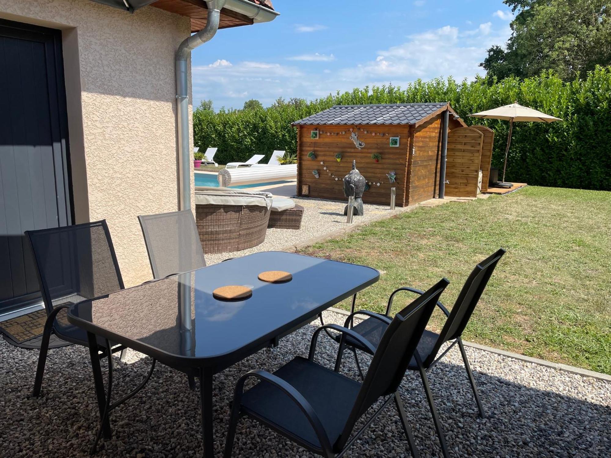 Le Double C Bed & Breakfast Saint-Victor-de-Morestel Exterior foto