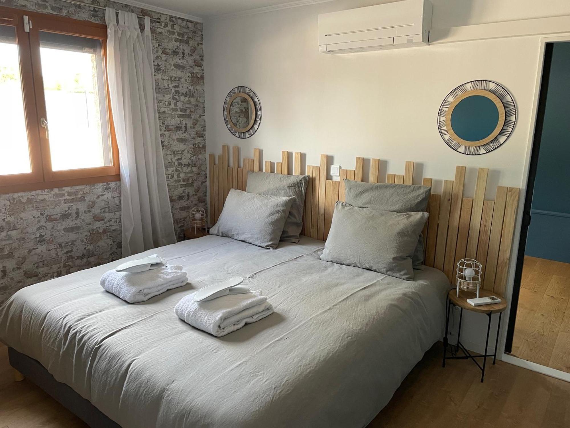 Le Double C Bed & Breakfast Saint-Victor-de-Morestel Exterior foto