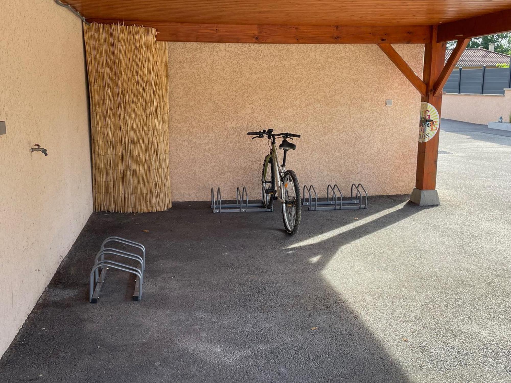 Le Double C Bed & Breakfast Saint-Victor-de-Morestel Exterior foto